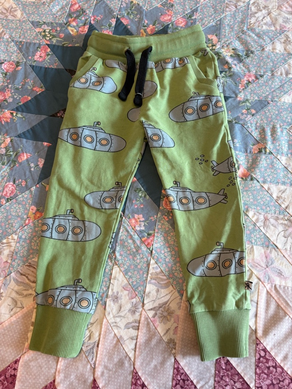 Carlijnq Kids Green Submarine Print Jogger Pants